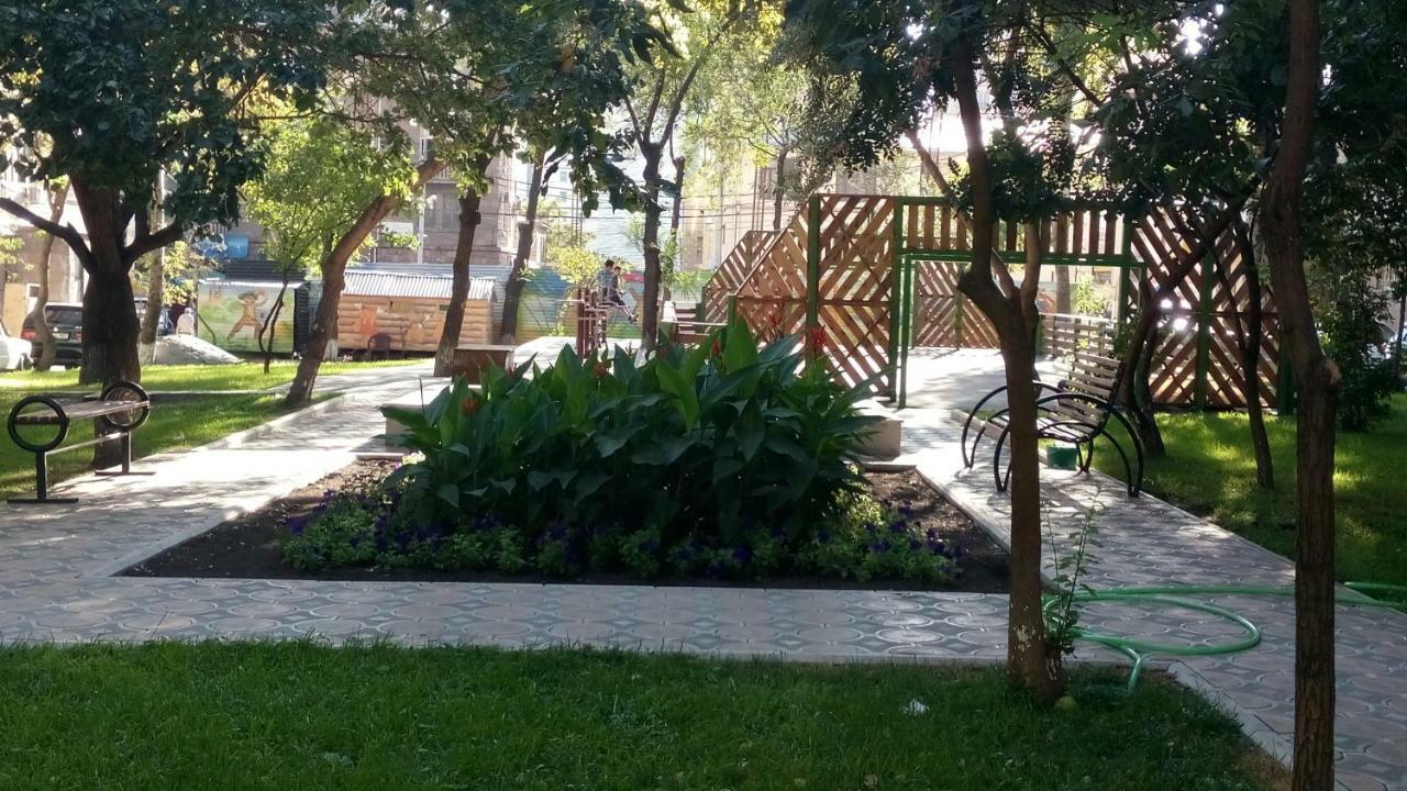Apartment In The Center Of Yerevan By The Republic Square Eksteriør billede
